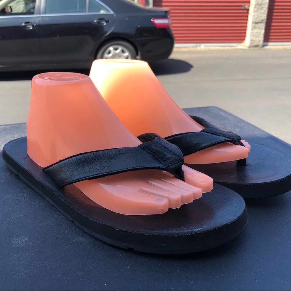 Vintage Nike 312500-001 men' black flipflop sandals 9